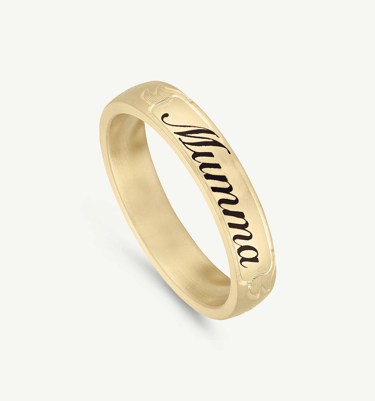 Gold ring featuring the engraved word "Mumma" in a flowing font.